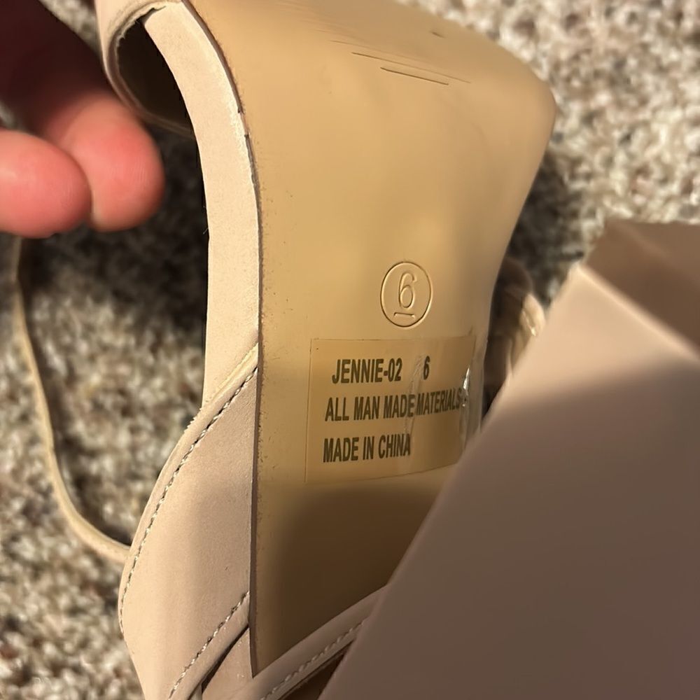 Women’s Heels - Picture 5 of 6